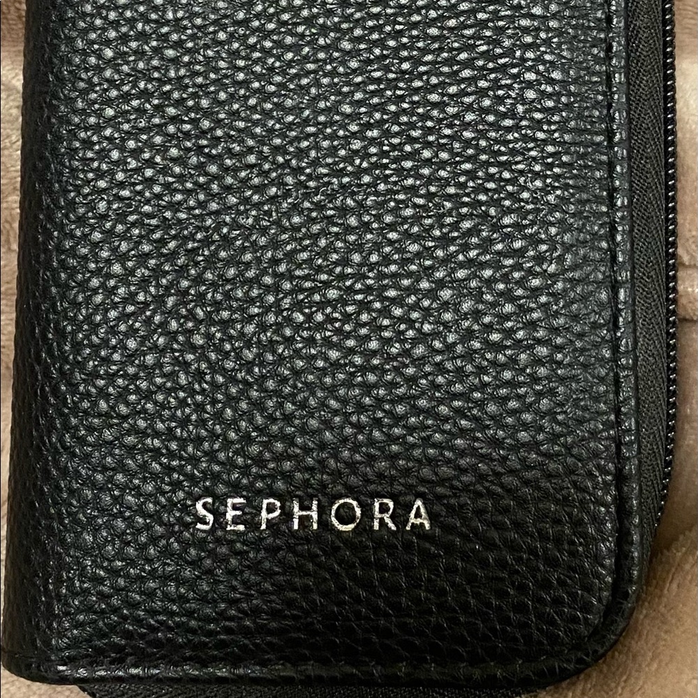 Brand new Sephora eye accessories pouch.